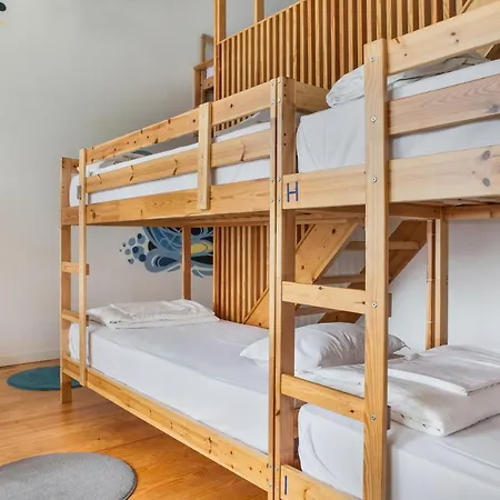 Hostel Happy &